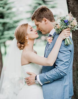 Hochzeitsanzug in hellem Blau